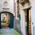 Palazzo Miracoli Apartments